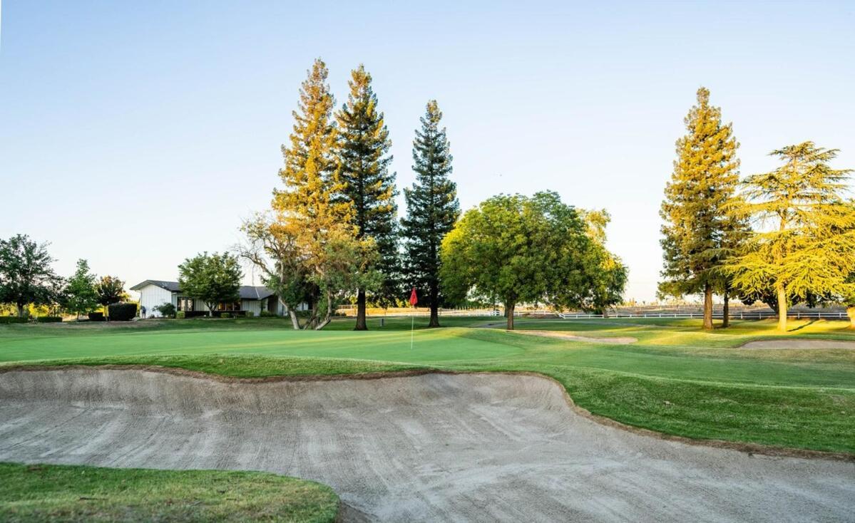 Riverfront Beauty With Pickle Ball Court Villa Kingsburg Exterior photo